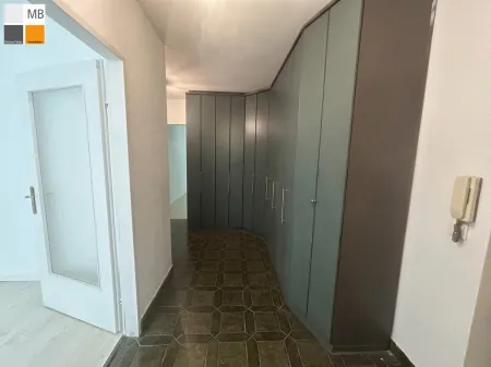 Vorzimmer Einbaukästen