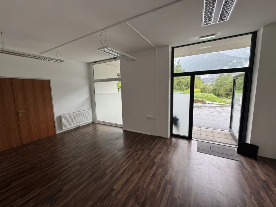 Neuwertige 183m² Produktions - Lagerfläche mit Büro und Stellplätzen - Bild