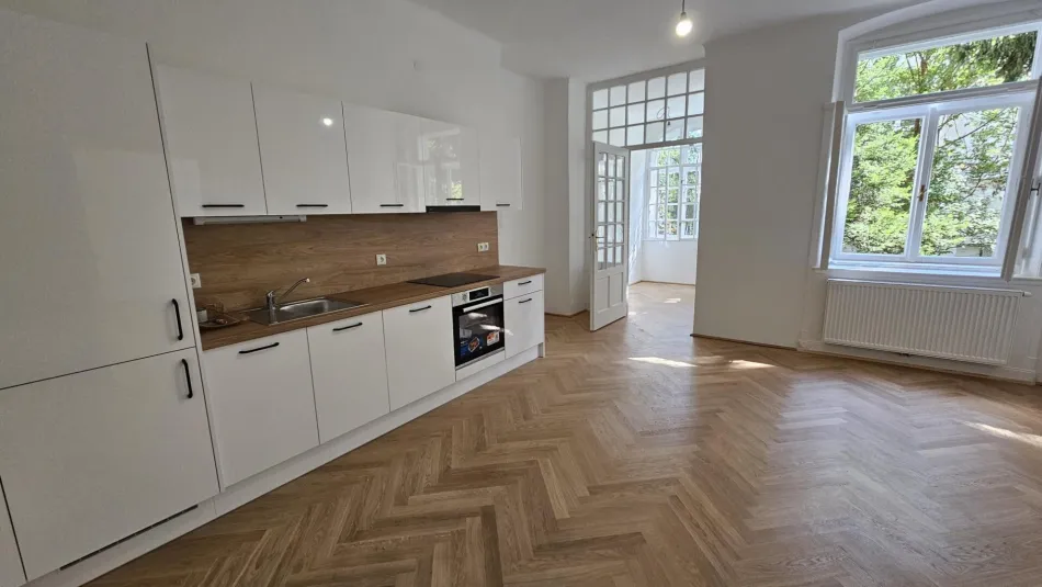 Wohnen im Grünen – großzügige 94m² Altbauwohnung mit 4 Zimmern & Allgemeingarten in Gersthof. - Titelbild