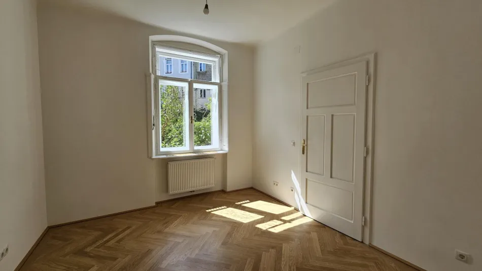 Gersthof/Pötzleinsdorf – neu sanierte, unbefristete Altbau-Kleinwohnung mit Grünblick & Gartenidylle! - Titelbild