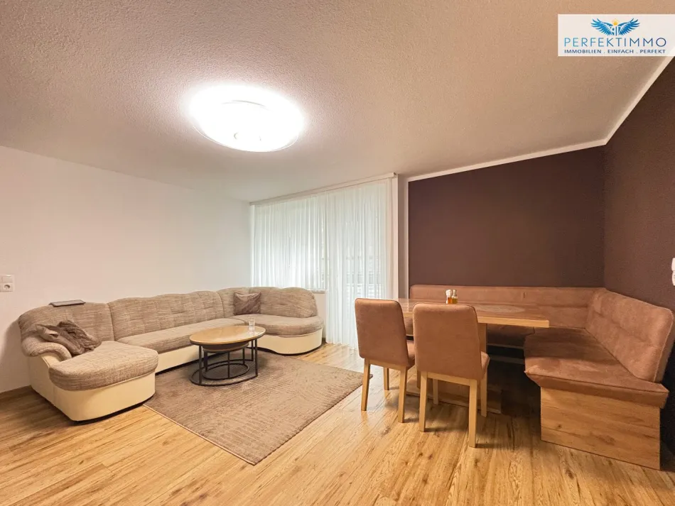 Teilmöblierte 4-Zimmer-Wohnung mit Autoabstellplatz - Titelbild