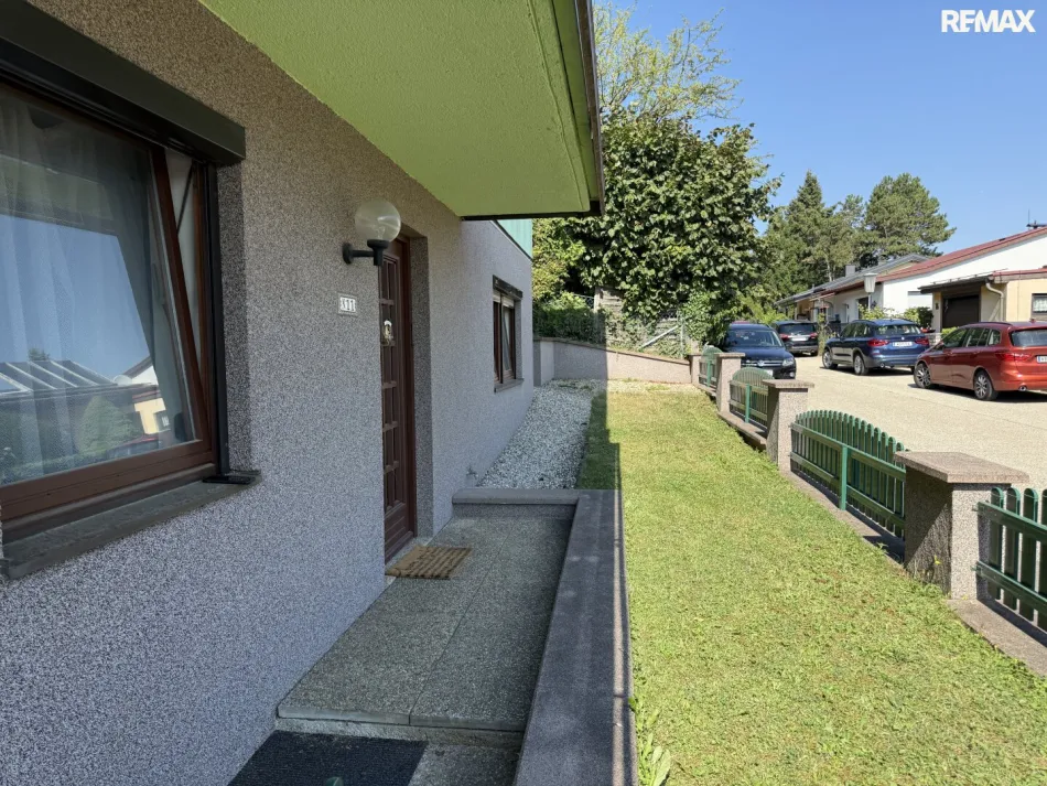 Sonnenseite! Einfamilienhaus in Wöllersdorf mit Garten, Garage, Terrasse und Platz für die ganze Familie! - Bild