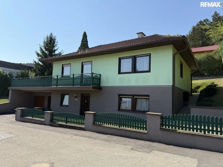 Sonnenseite! Einfamilienhaus in Wöllersdorf mit Garten, Garage, Terrasse und Platz für die ganze Familie! - Titelbild