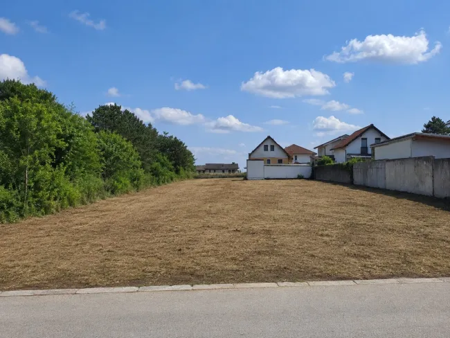 BAUGRUND IN ZENTRALER LAGE | 695 M² | DEUTSCH-WAGRAM - Bild