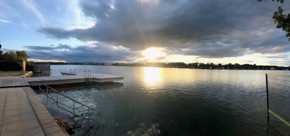 Sommer am See - Wohnen am Wasser - Ferienhaus mit Garten - Bild