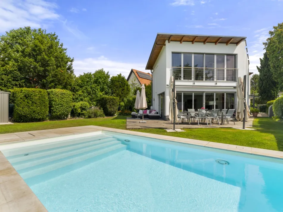 Exklusive Stadtresidenz im 22. Bezirk – Architektur, Privatsphäre & Pool auf höchstem Niveau - Bild
