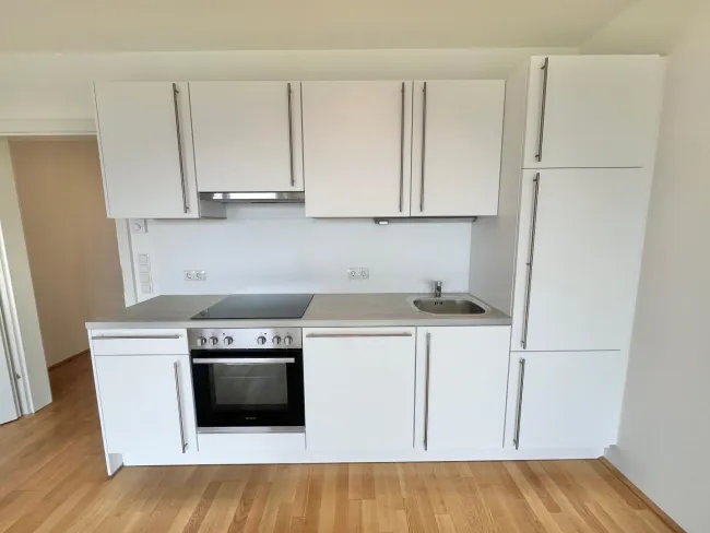 ***HELLE 3-ZIMMER-WOHNTRAUM - ERSTBEZUG, BALKON, NIEDRIGENERGIEHAUS, KÜCHE INKLUSIVE *** - Bild