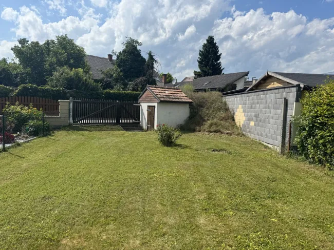 GEPFLEGTES GRUNDSTÜCK SAMT KELLERGEWÖLBE IN ZENTRALER LAGE | Sierndorf - Bild