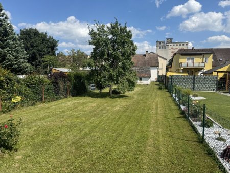 GEPFLEGTES GRUNDSTÜCK SAMT KELLERGEWÖLBE IN ZENTRALER LAGE | Sierndorf