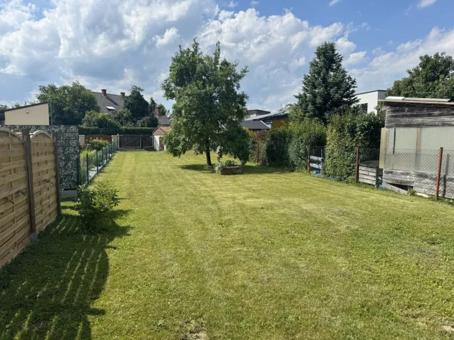 GEPFLEGTES GRUNDSTÜCK SAMT KELLERGEWÖLBE IN ZENTRALER LAGE | Sierndorf - Titelbild