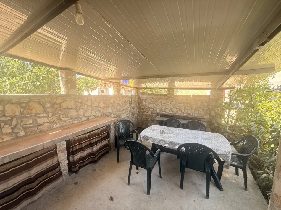 Ferienhaus nur 200 Meter vom Meer – Nähe Medulin Charmantes Ferienhaus mit großem Potenzial Kaufpreis: 150.000 € - Bild