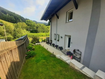 Wunderschöner Mehrfamilientraum mit Pool und Bergblick