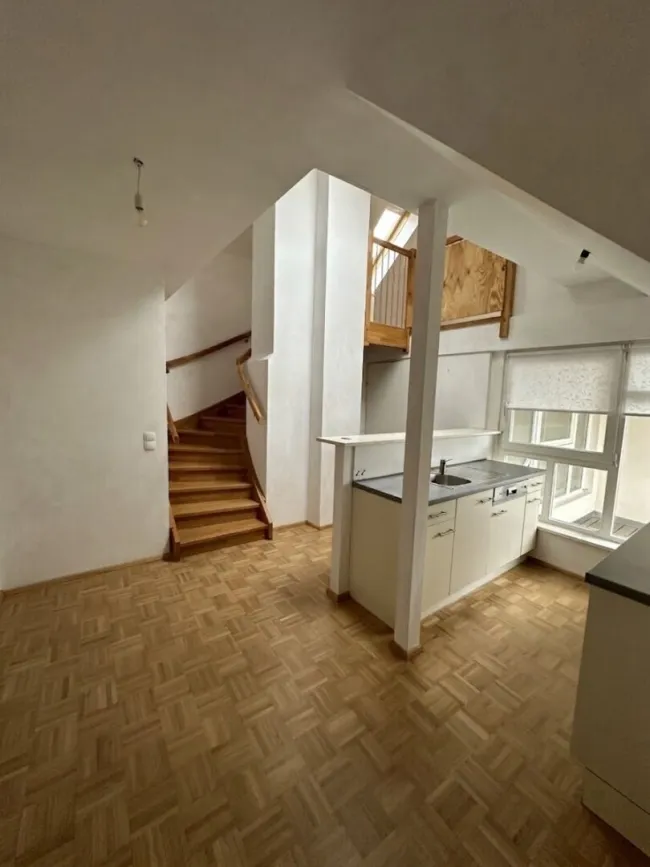 Helle 2-Zimmerwohnung mit Galerie in zentraler Lage - Titelbild