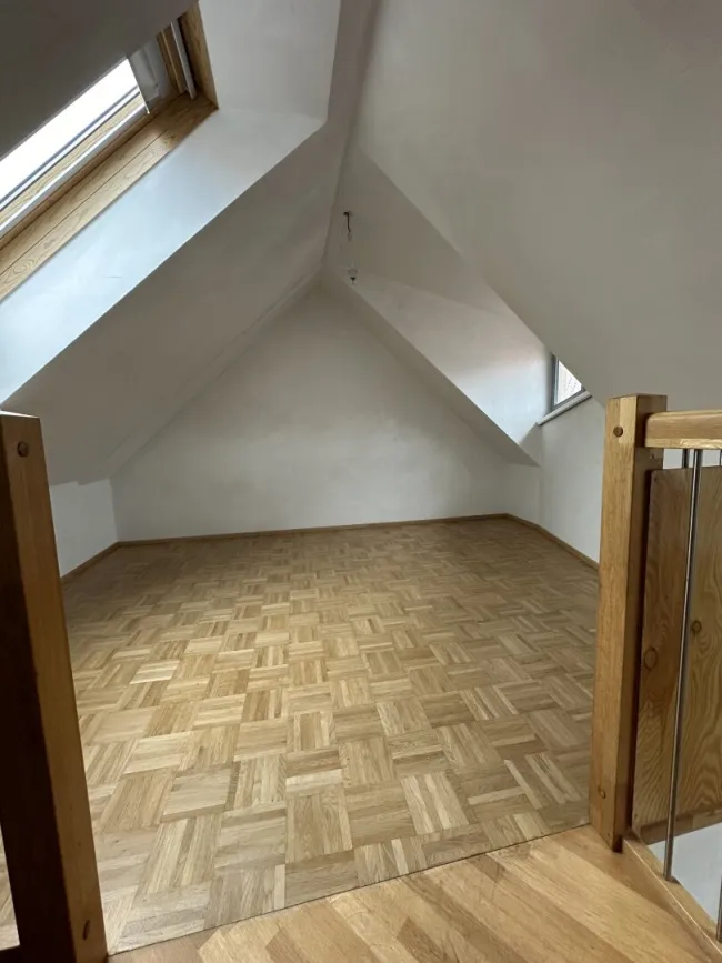 Helle 2-Zimmerwohnung mit Galerie in zentraler Lage - Bild