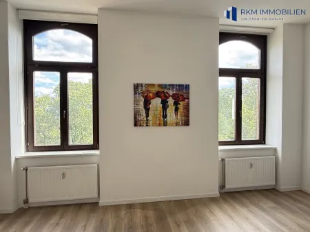 Holzfenster & Blick ins Grüne
