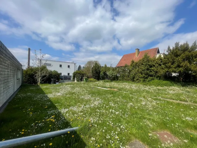BAUGRUNDSTÜCK MIT KLEINEM HAUS,SOWIE ALLEN ANSCHLÜSSEN IN STRASSHOF ZU VERKAUFEN! - Bild