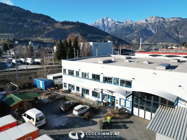 Bürofläche / Schulungsfläche in Saalfelden zu vermieten | Parkplatz - Titelbild