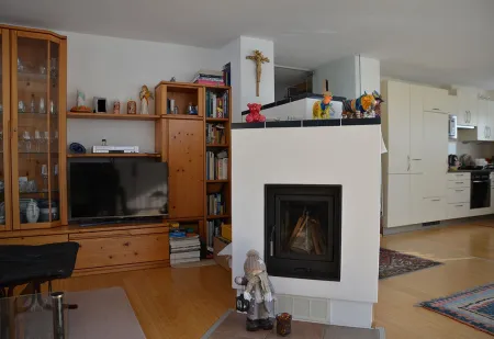 Wohnzimmer mit Kachelofen