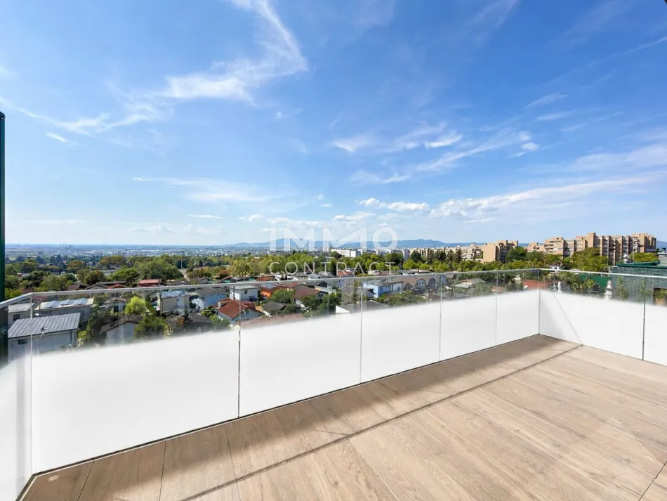 Laxenburger Straße: Commission-Free - A New Standard of Effortless Luxury - Titelbild