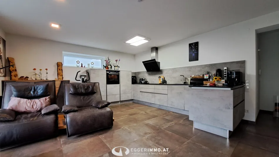 Traumhafte 3-Zimmer-Gartenwohnung mit Südterrasse, Privatgarten & 3 PKW-Freistellplätzen im Herzen von Bruck - Titelbild