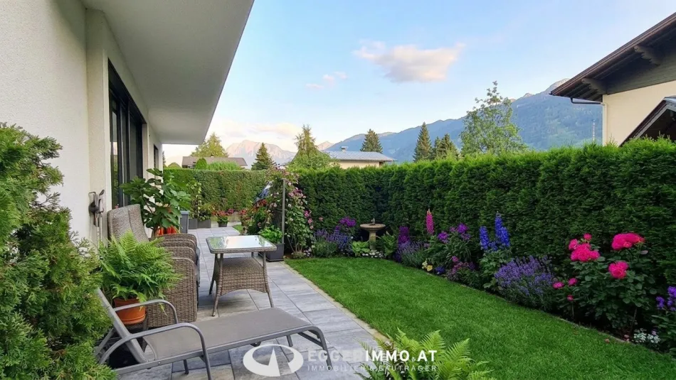 Traumhafte 3-Zimmer-Gartenwohnung mit Südterrasse, Privatgarten & 3 PKW-Freistellplätzen im Herzen von Bruck - Bild