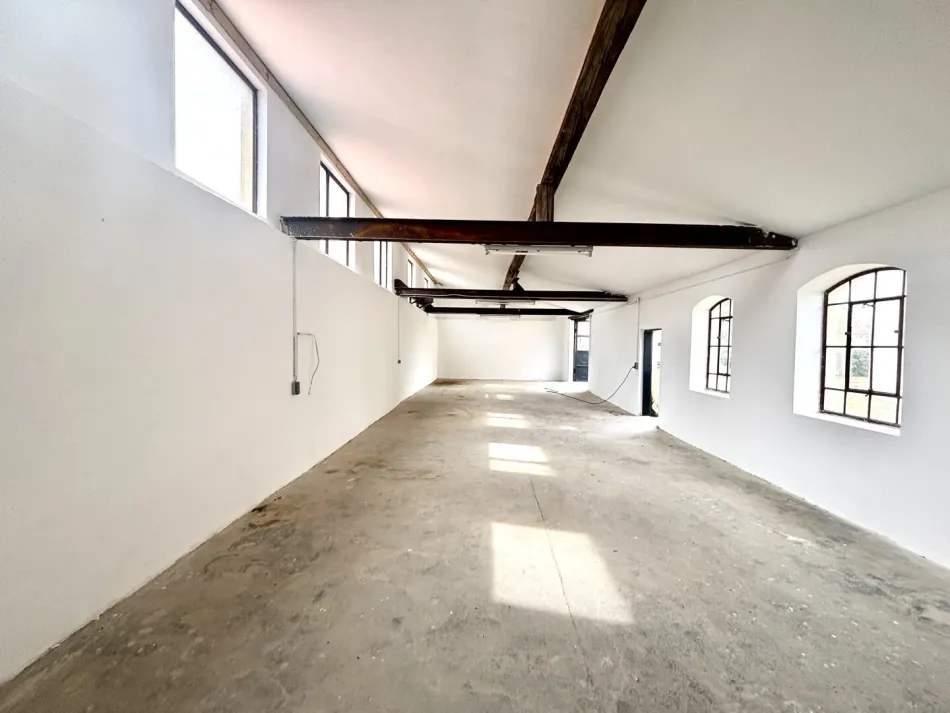 Hallenfläche in Halbturn zu vermieten - ca. 115 m2 - Bild