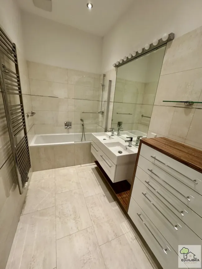 Wunderschöne 2,5-Zimmer Balkonwohnung in Top-Zustand - Bild