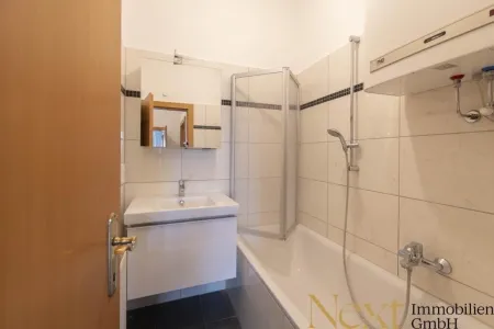 Badezimmer mit Badewanne
