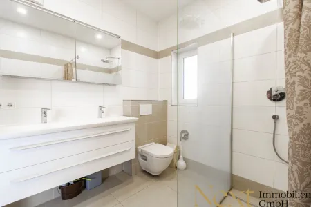 Badezimmer (EG)