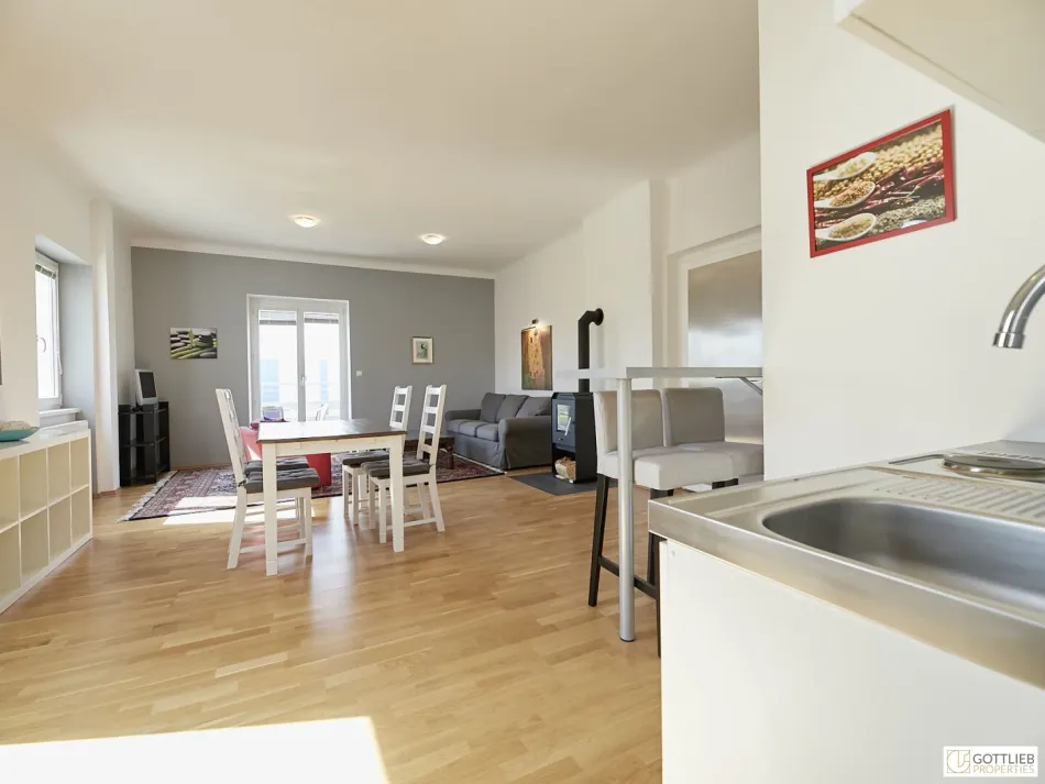 Bestlage Kaiserebersdorf! Möblierte 2-Zimmer-Wohnung für Singles oder Paare mit Balkon, Gartennutzung und Schwimmbiotop - Bild