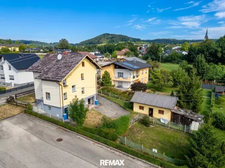 Drohnenaufnahme Haushinterseite und Nebengebäude