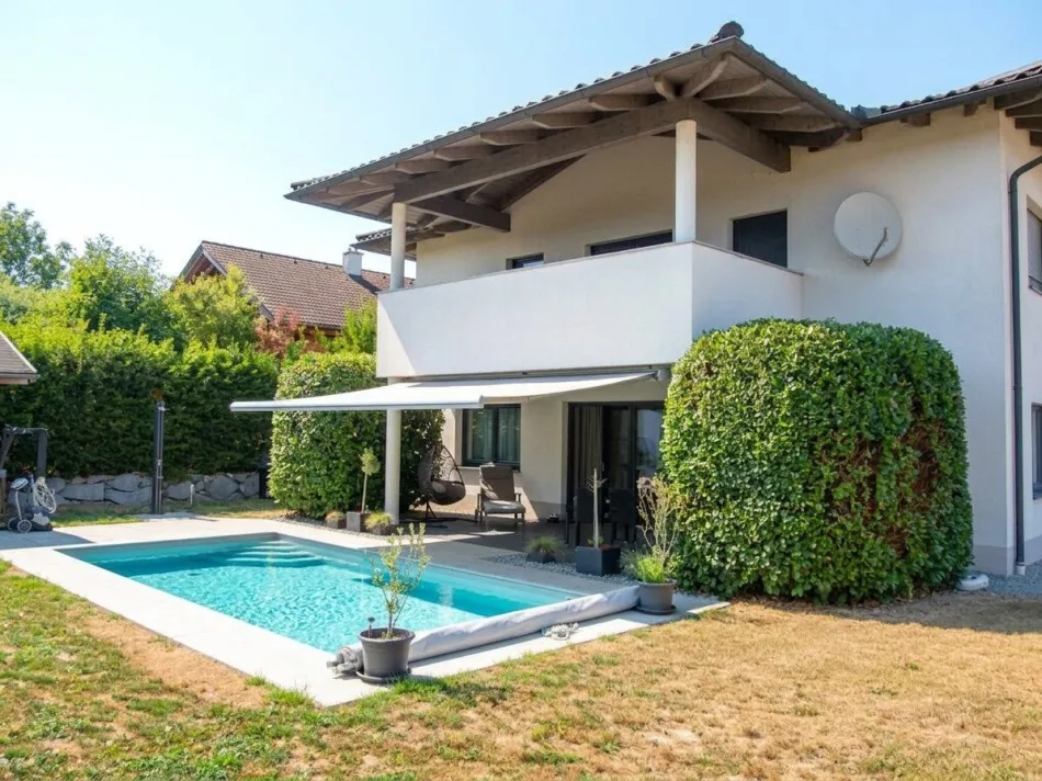 Neuwertiges Einfamilienhaus mit herrlichem Pool, top Ausstattung! - Titelbild