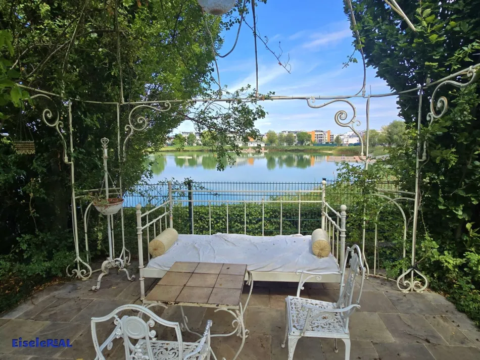 Paradise Castle Vösendorf - traumhafte Seeliegenschaft - Titelbild