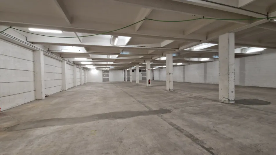 Top-Betriebsstandort mit 985 m² Hallenfläche & 3 LKW-Rampen - Titelbild