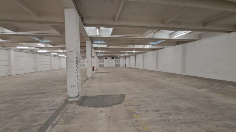 Top-Betriebsstandort mit 985 m² Hallenfläche & 3 LKW-Rampen - Bild