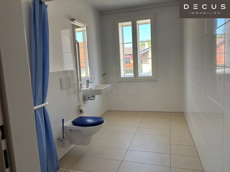 MODERNE 2 ZIMMER-WOHNUNG | EINBAUKÜCHE| BAD MIT FENSTER | BETREUTES WOHNEN | FÜR PERSONEN ÜBER 60 JAHREN | SENIORVITA | BRUNN AM GEBIRGE - Bild