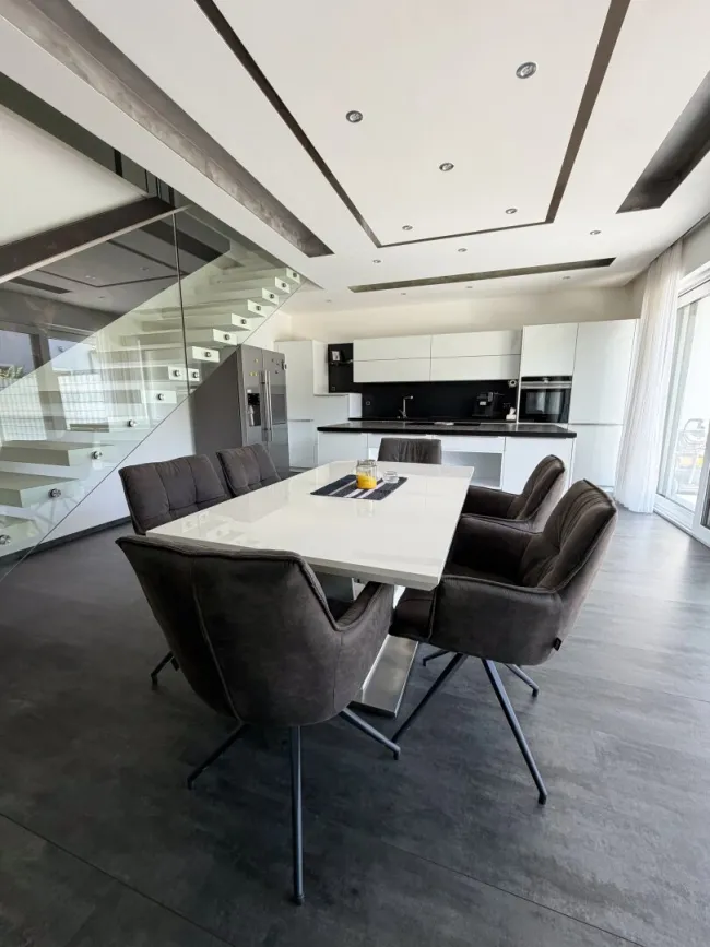 Modernes Familienjuwel mit Pool, Doppelgarage & exklusivem Wohnkomfort - Bild