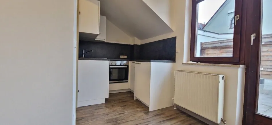 Zentrale 1-Zimmer-Wohnung mit großzügiger Terrasse - Titelbild