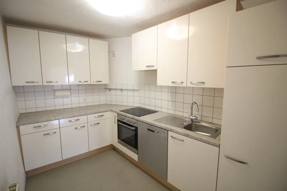 Helle 2-Zimmer-Wohnung mit Einbauküche - Bild