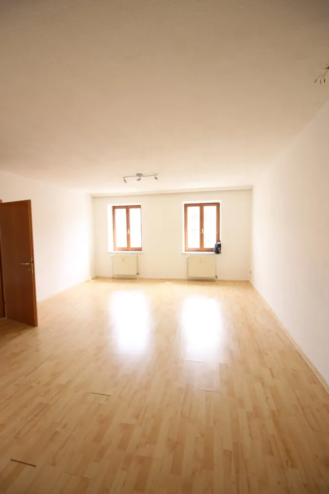 Helle 2-Zimmer-Wohnung mit Einbauküche - Bild