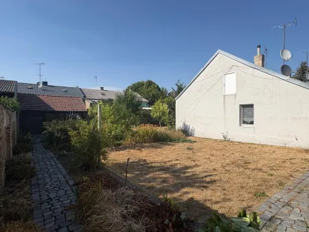 Garten (seitliche Ansicht Mietshaus)