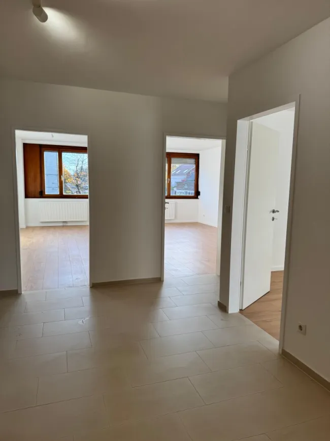 Vermietete WG-Wohnung mit vier Schlafzimmern und 4,70% Rendite, provisionsfrei - Bild