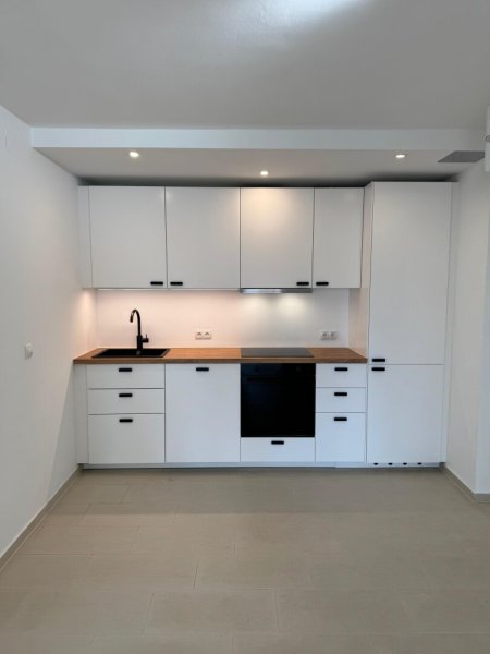 Vermietete WG-Wohnung mit vier Schlafzimmern und 4,70% Rendite, provisionsfrei