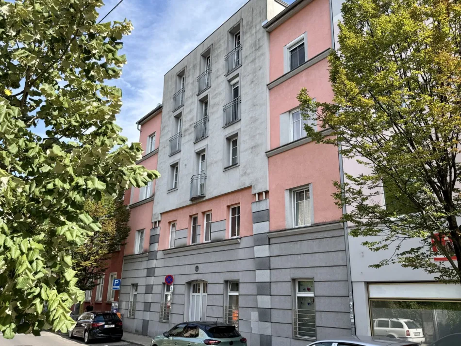 Historisches Zinshaus mit Ausbaupotenzial, Innenhof und großzügigen Dachterrassen in zentraler Linzer Lage - Titelbild