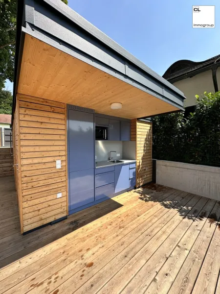 Privater Seezugang mit Badekabine und Sommerküche