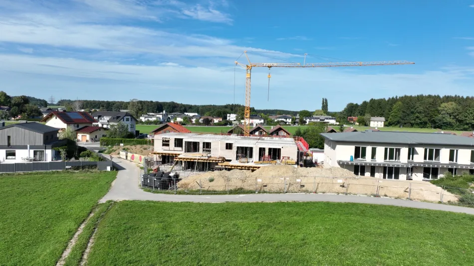 Moderne 3-Zimmer-Erstbezugswohnung mit Balkon in Perwang am Grabensee - Fertigstellung im Sommer 2027 - Bild