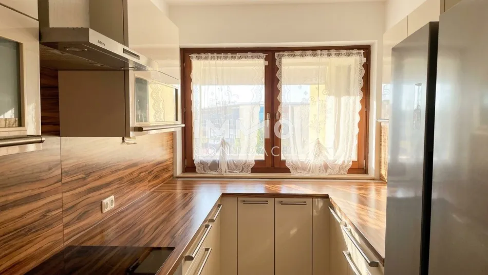 Charmante 3-Zimmer-Wohnung mit sonniger Loggia, Garage & Einbauküche im Herzen von Wieselburg - Bild