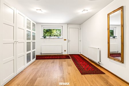 Exklusives Wohnen im Grünen: Gepflegte Doppelhaushälfte auf ruhigem Privatweg