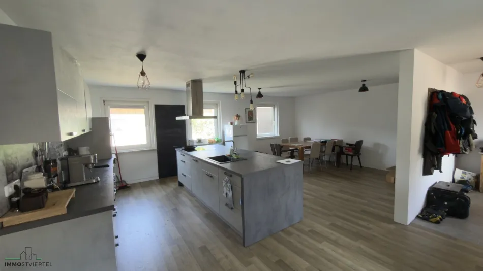 Großzügiges Teilsaniertes Haus mit Potenzial! - Bild