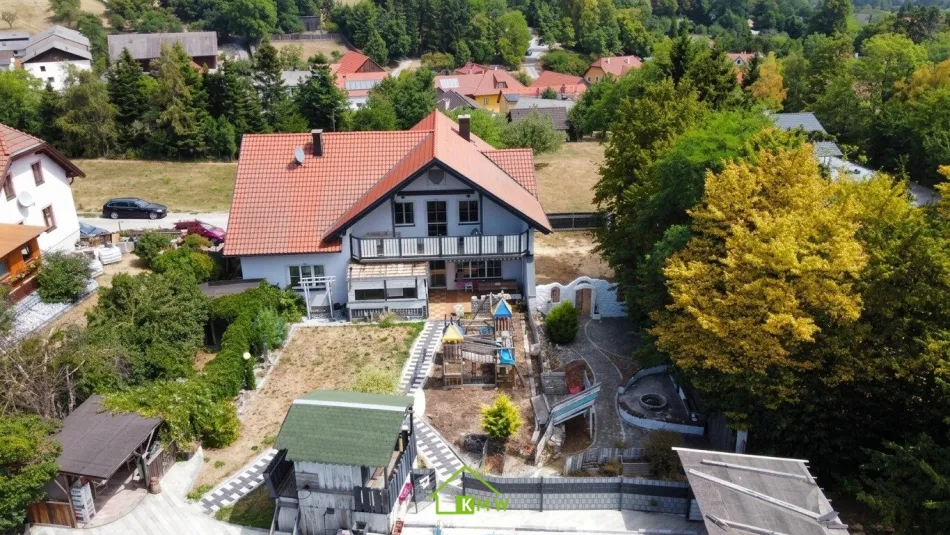 Großzügiges Wohnhaus mit schönem Garten in ruhiger Grünlage - Bild